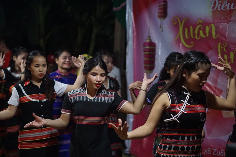 This is a traditional dance of Co-tu ethnic minority