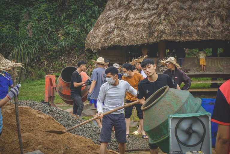 Some volunteers and villagers are trying their best to construct the yard