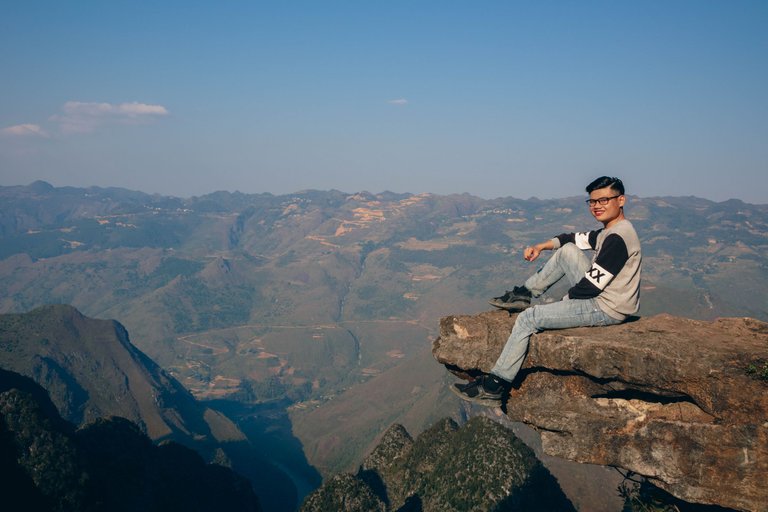 Must check-in place in Ha Giang: The Death Cliff