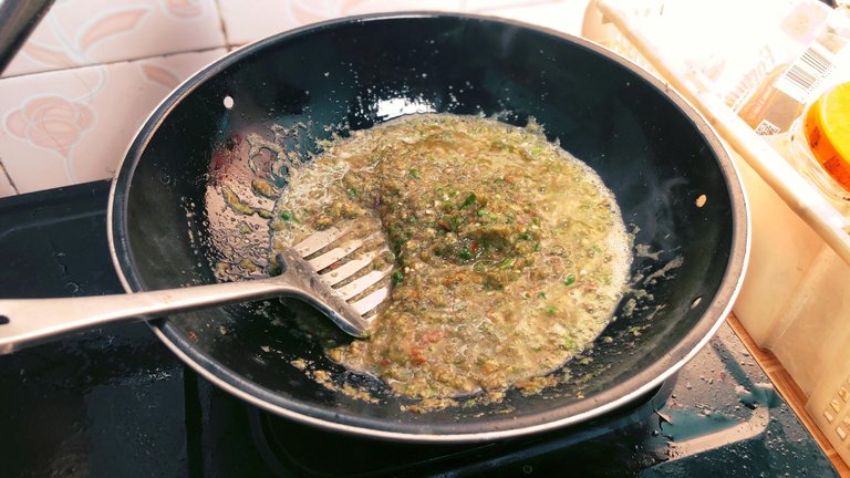 Step 8 - Stir fry the sambal.JPG