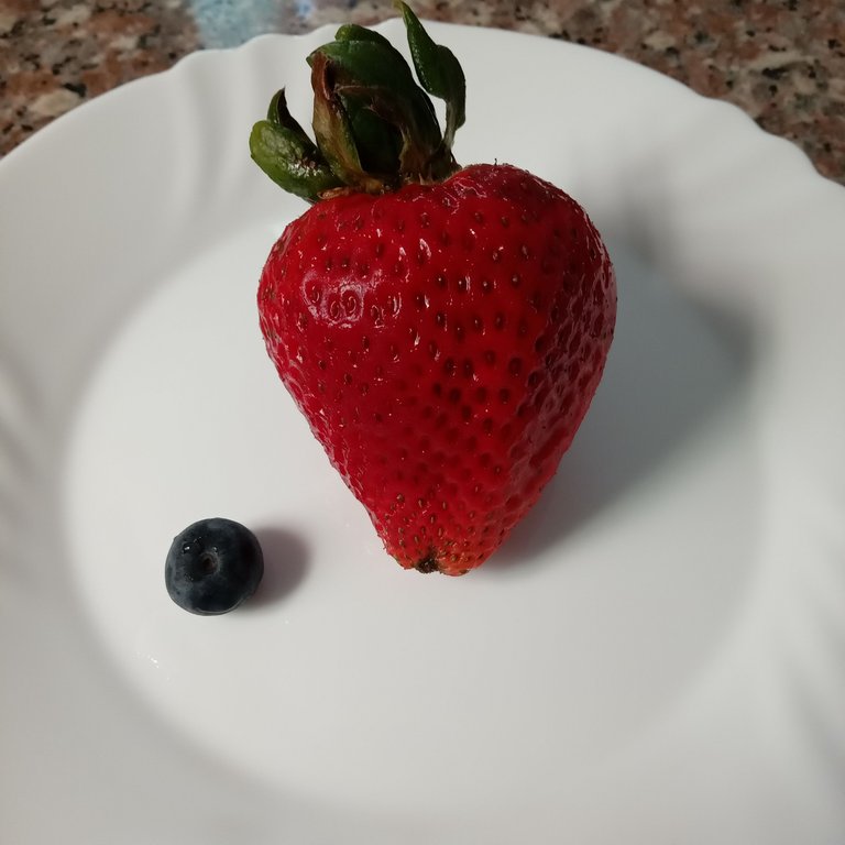 huge Strawberry to blueberry ratio.jpg