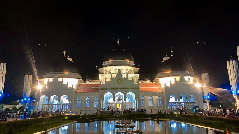 Mesjid-Baiturahman-di-malam-hari.jpg