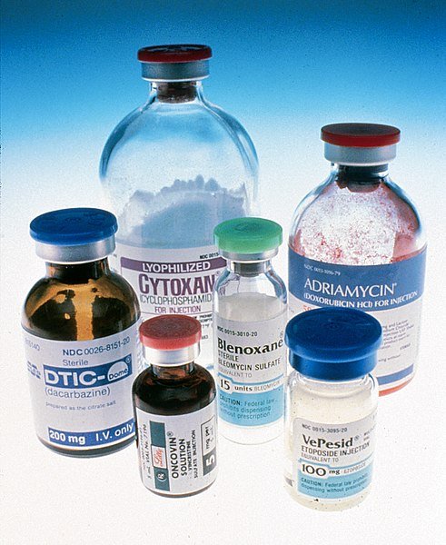 491pxChemotherapy_bottles_NCI.jpg