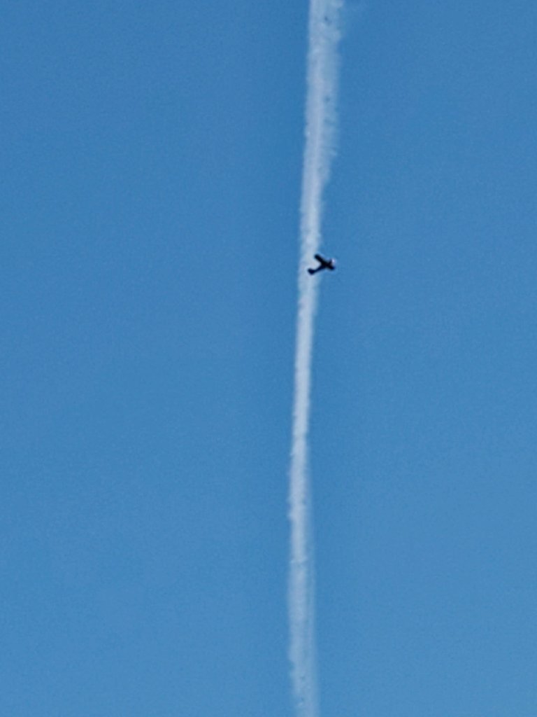 contrail and prop-plane.jpg