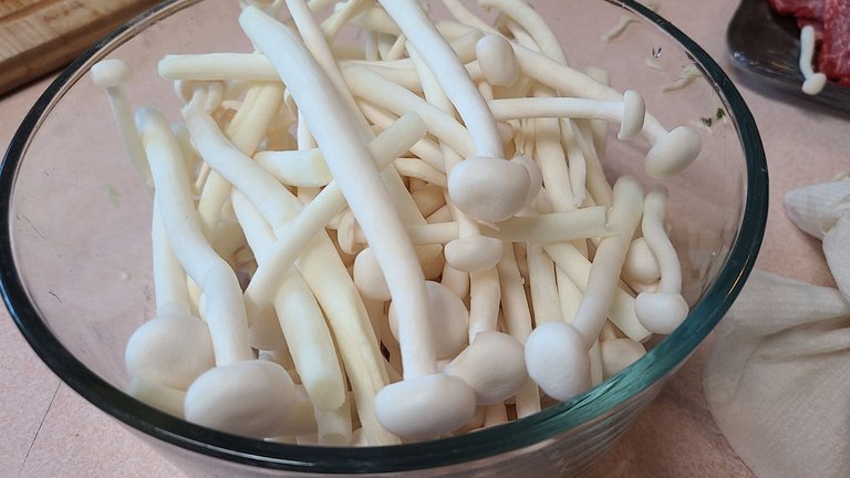 Seafood Mushrooms (prefer Enoki)