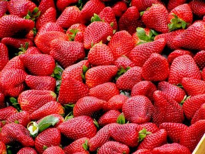 strawberries-red-fruit-royalty-free-70746.jpeg