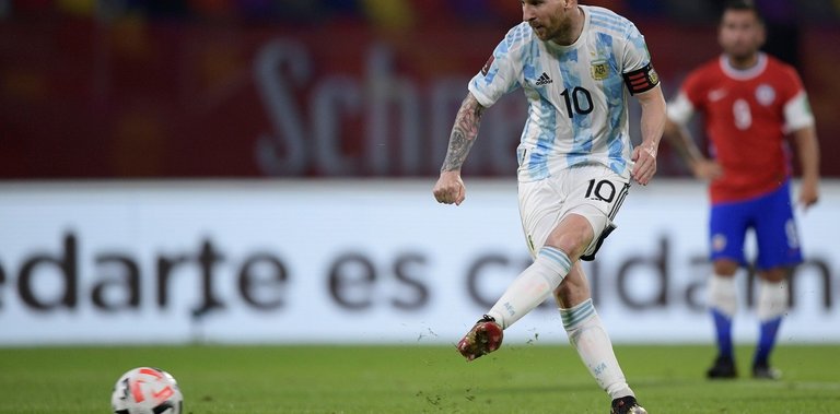 messi-pateo-un-penal-a___kLLHJBlW8_1256x620__1.jpg