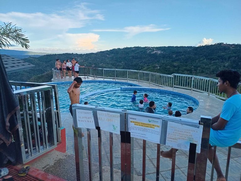 Pool.jpg