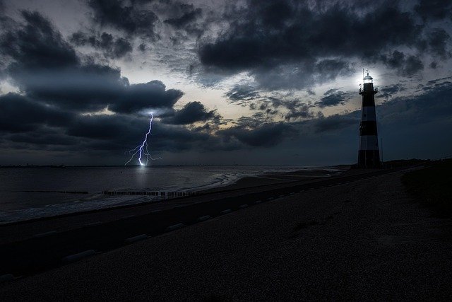 lighthouse-4244923_640.jpg