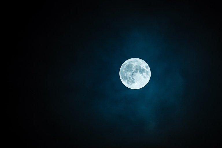 moon-1859616_1280.jpg