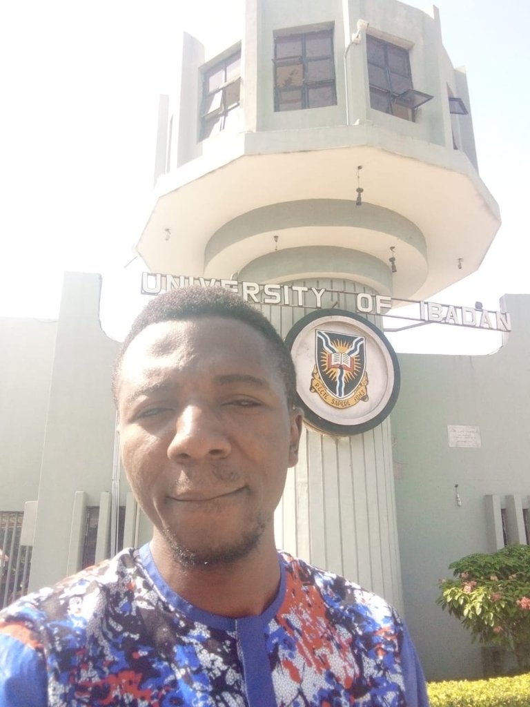Uni Ibadan Gate.jpg
