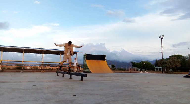nollie noseslide.jpg