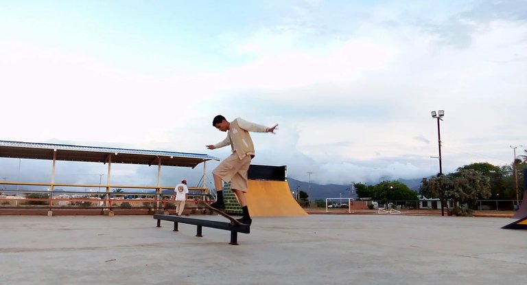 fs bluntslide.jpg