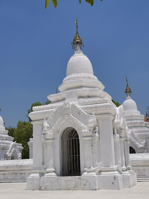 Kuthodaw Pagoda Image 1