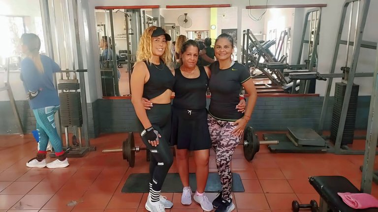 Exercising alone or in a group, some thoughts 🤸‍♀️🚵‍♂️🤽‍♀️ Ejercicio en solitario o en grupo, algunas reflexiones - My Actifit Report Card: June 26 2025