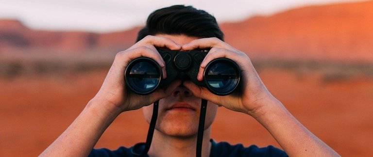 binoculars-1209011_1280.jpg