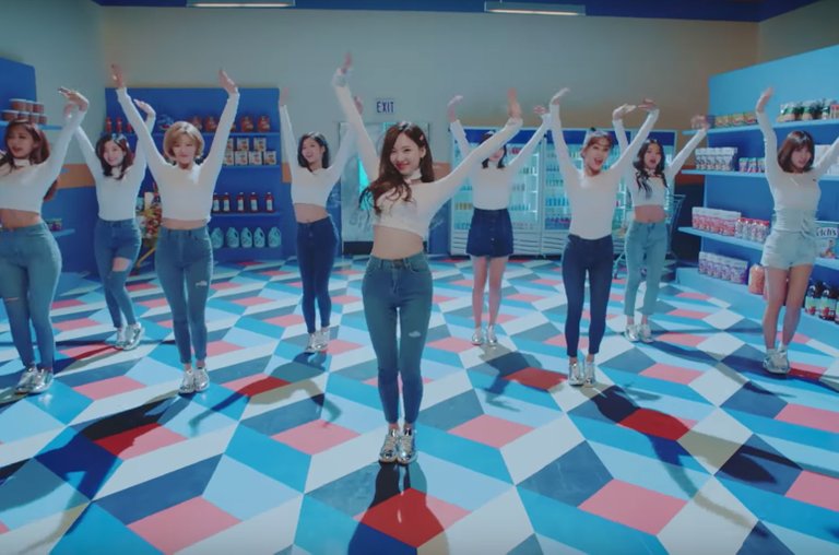 TWICE-Heart-Shaker-screenshot-2017-billboard-1548-compressed.jpg