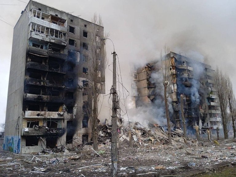 The rocket hit a residential building. Kyiv region. Photo Source - bykvu