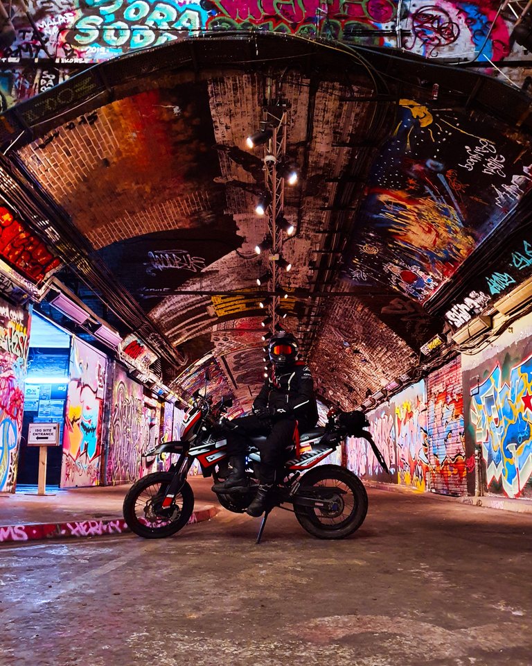 graffiti tunnel alex 1.jpg