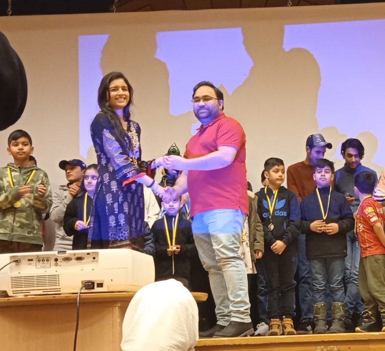 Areeba Khan from Alby Zalmi present Shahzad Ansari with an encouragement trophy in appreciation for their support of the club.