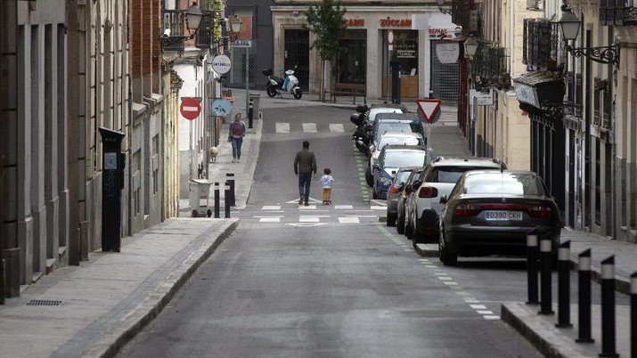 Photo: Case of COVID-19 Dramatically Drop, Spain Opens Lockdown. AP / Alvaro Barrientos