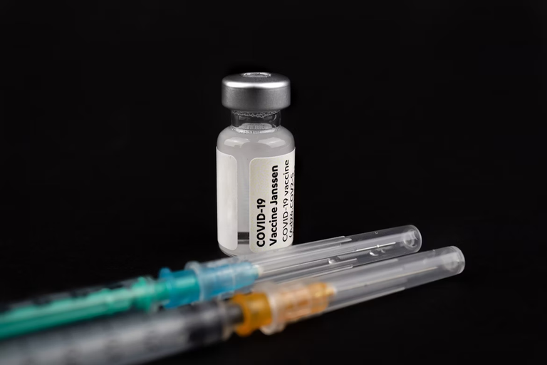 [EN/PT-BR] Vaccines vs. Conspiracy Theories: Information is the Best Medicine!