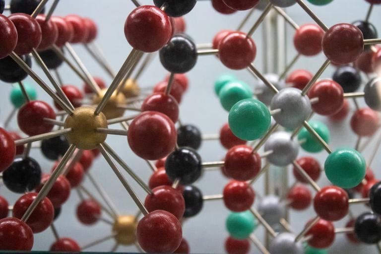 [EN/PT-BR] The bad side of science and technology is evolving. There is always a cost to it.