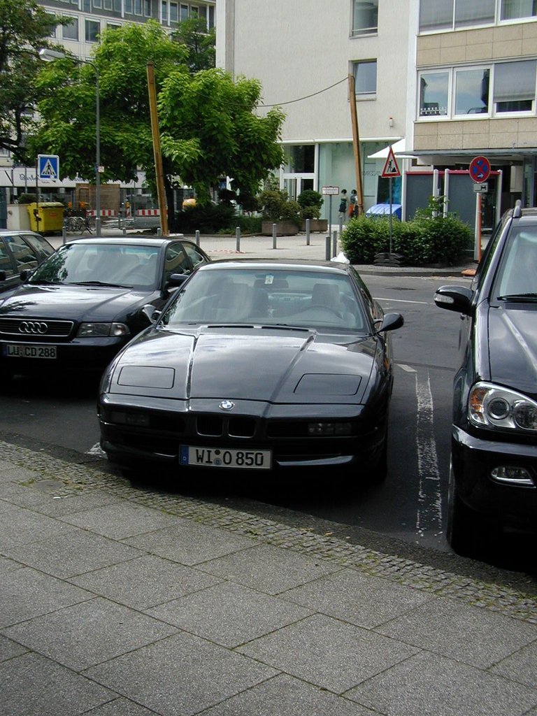 184-BMW 850i in Wiesbaden front.JPG