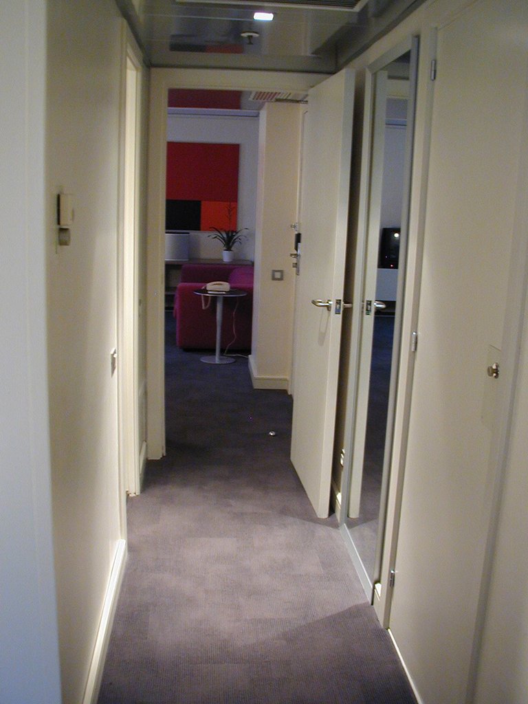 090-Hall from bedroom to main room in Barcelona.JPG