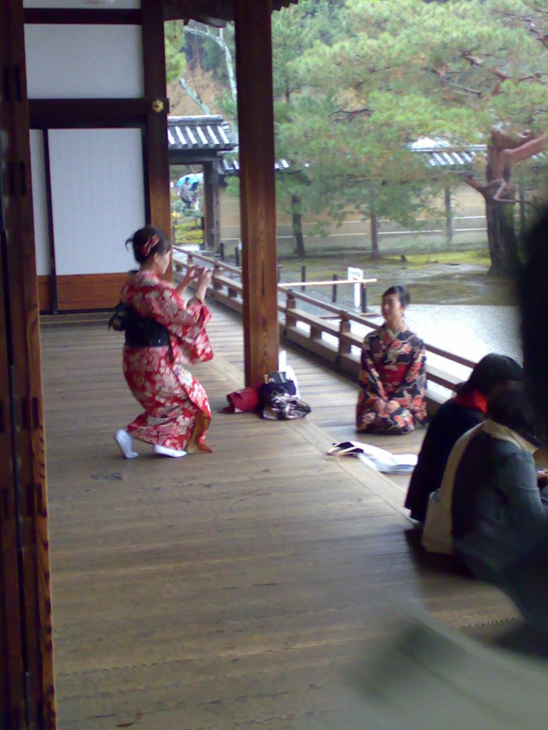 091-Pseudo-Geisha at Todai-ji.jpg