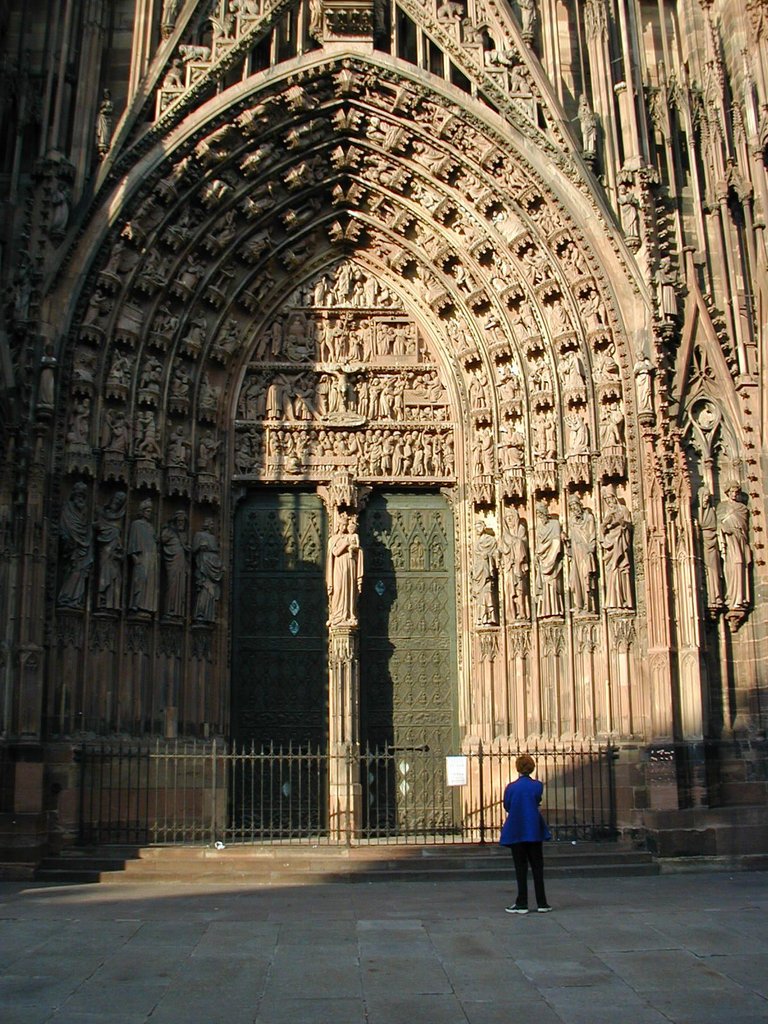 221-Entry to Strasbourg church.JPG