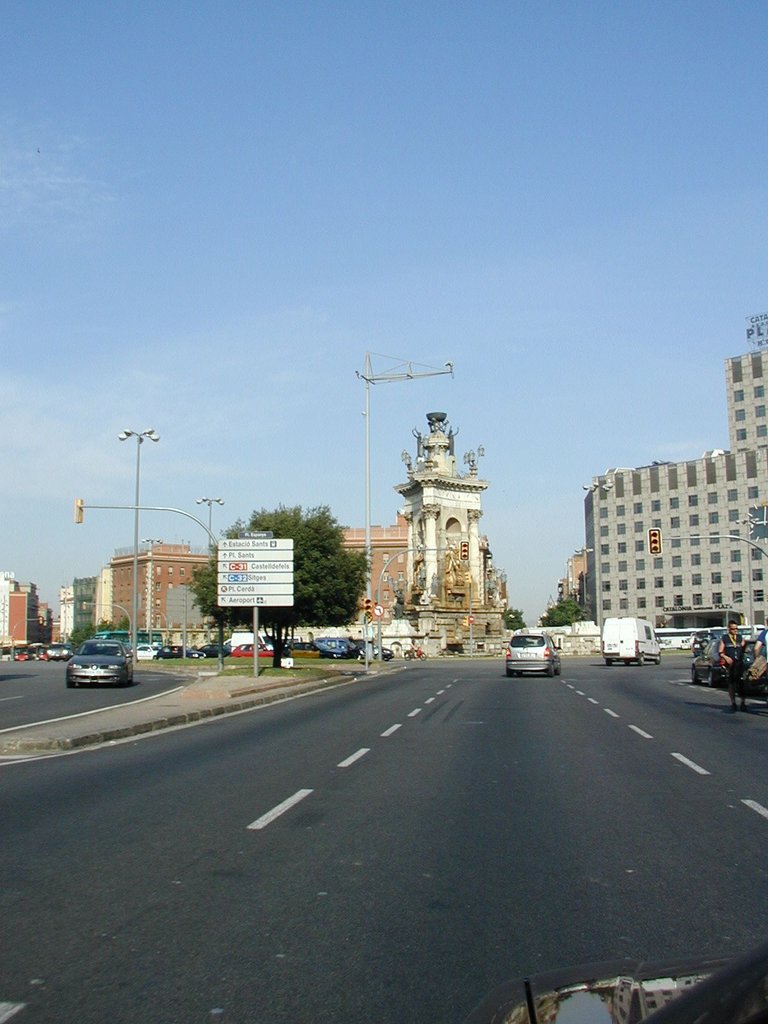 096-Statue in Barcelona.JPG