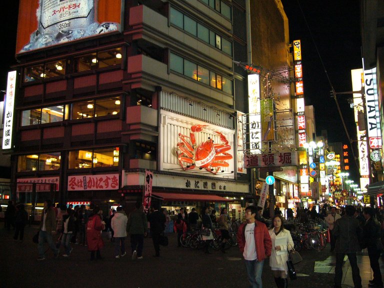 443 - Crab restaurant in Dotombori area. The legs move and it is really eye-catching 👀 for an American, where many cities limit advertising size.