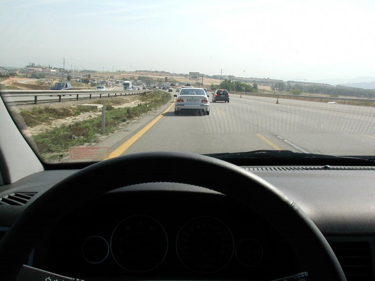 097-Autobahning in Catalunya behind E39 5er.JPG