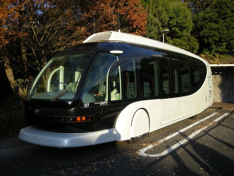 061-Toyota Electric Bus.JPG