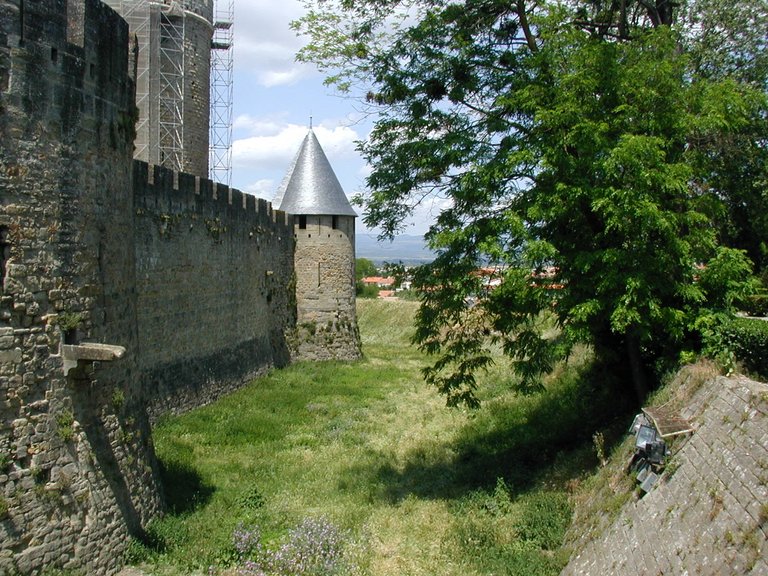 116-Carcassone mote.JPG