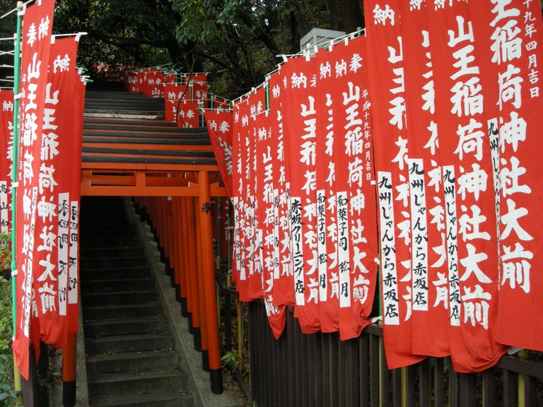 197-Hie-jinja torii tunnel.JPG