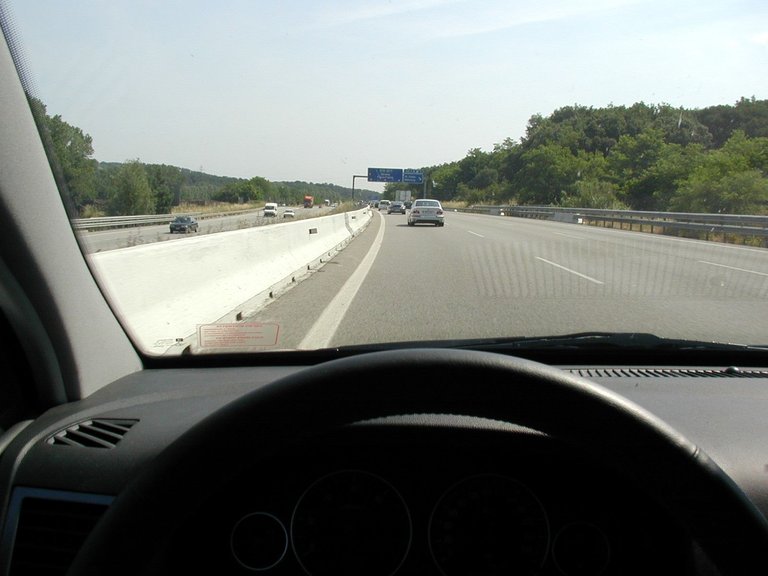 099-Autobahning in Catalunya behind E39 5er and Carrera 4 Cabrio.JPG