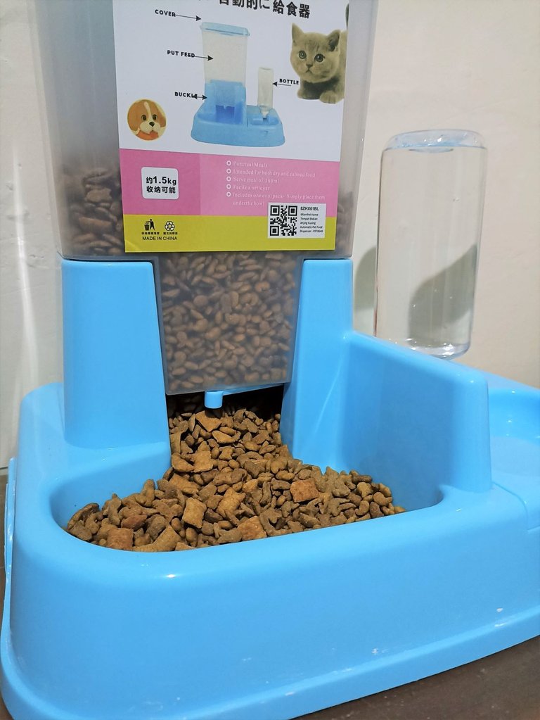 Cat Food Dispenser 09m.jpg