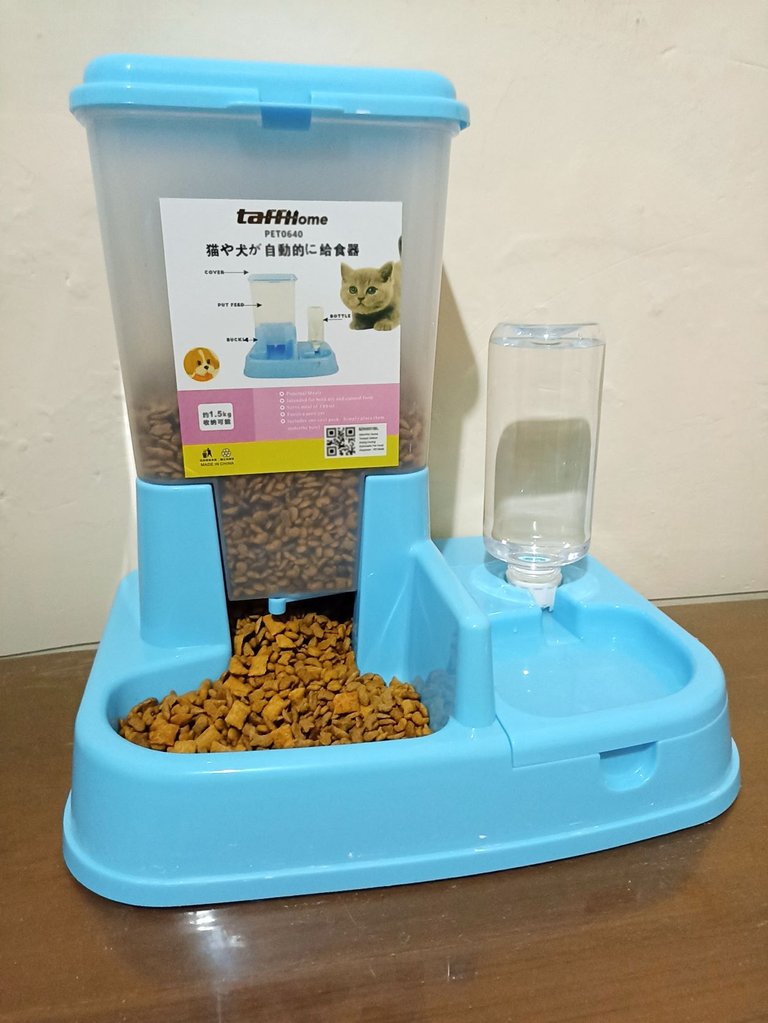 Cat Food Dispenser 16m.jpg