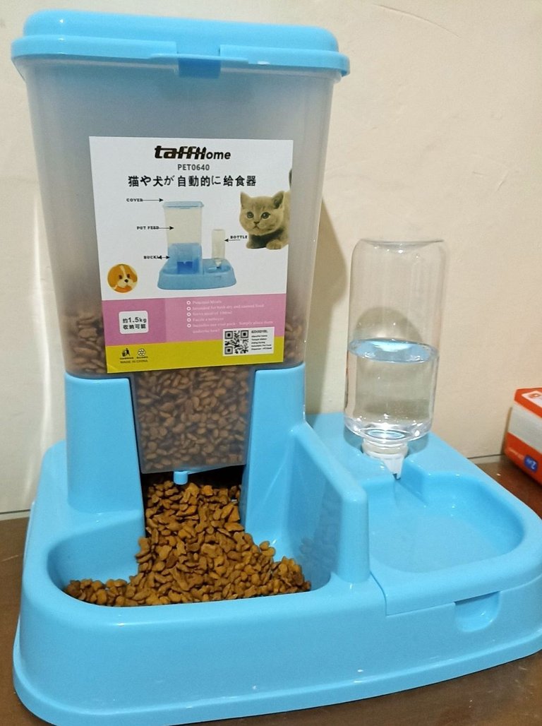 Cat Food Dispenser 17mb.jpg