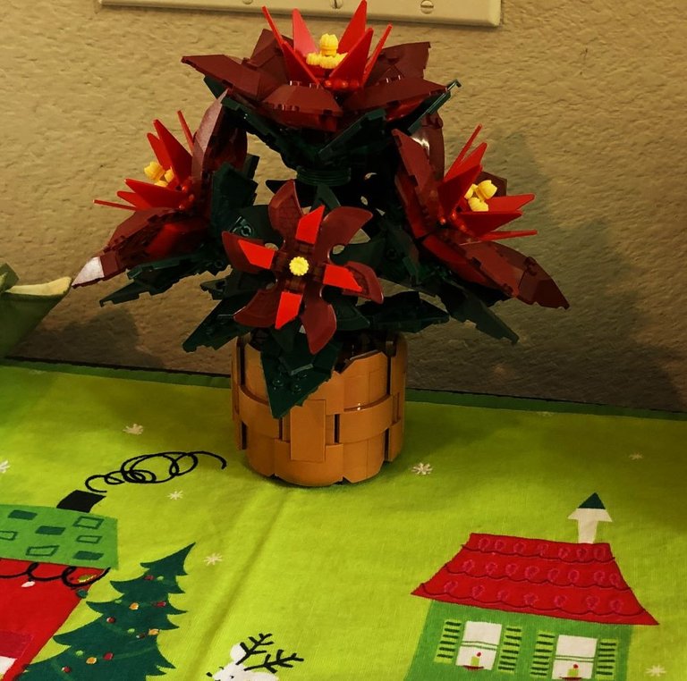 LegoPoinsetta1.JPG