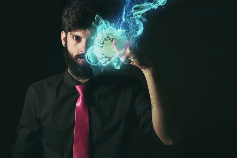 magician-4827786_1280.jpg