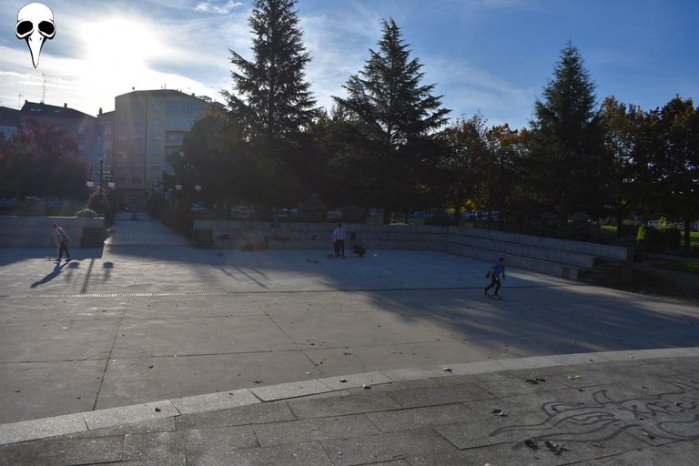 The Chaos Square full of skaters / El cuadrado del chaos lleno de skaters