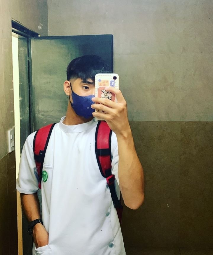 selfie.jpg
