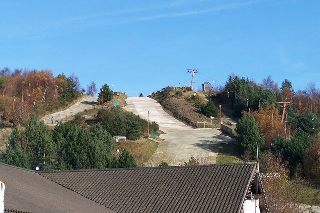 Ski_Slopes_at_the_Ski_Village,_Sheffield_-_2_-_geograph.org.uk_-_1125079.jpg