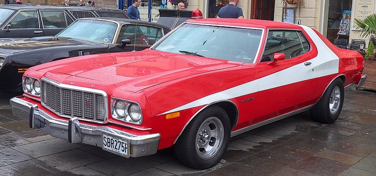 800px-1976_Ford_Gran_Torino_(Starsky_and_Hutch)_5.7.jpg