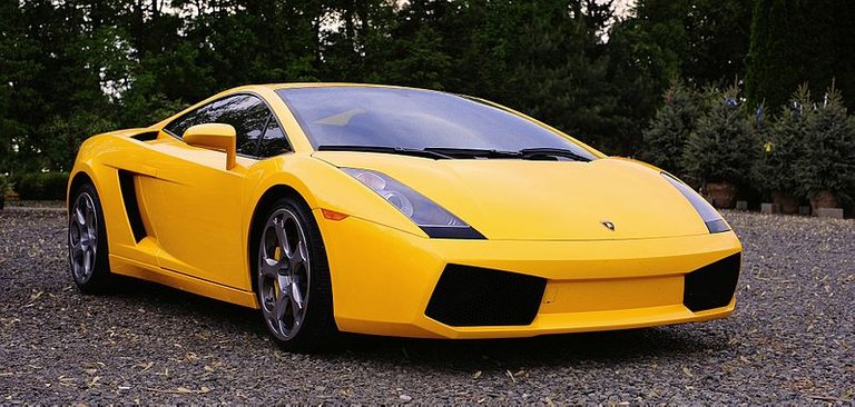 800pxYellow_Lamborghini_Gallardo_edit2.jpg