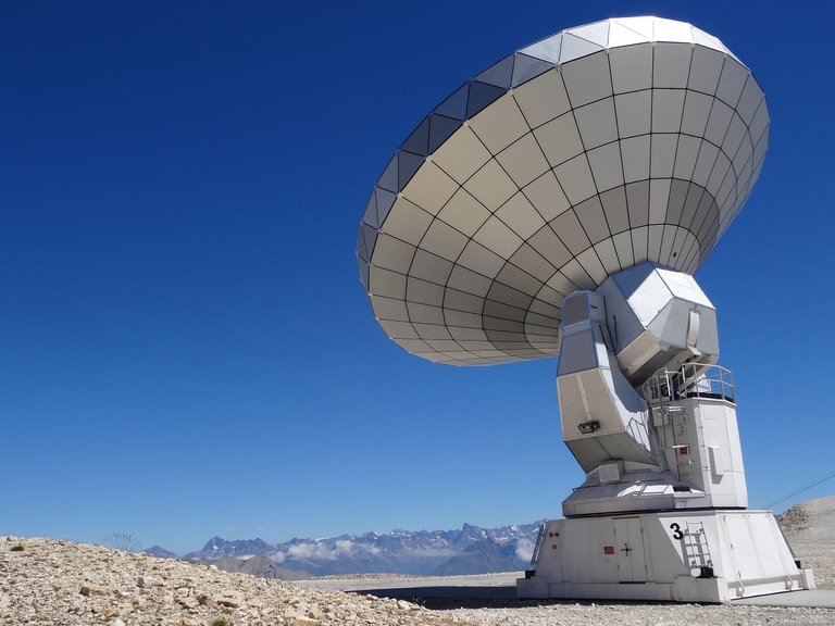 radio-telescope-1335759_1280.jpg