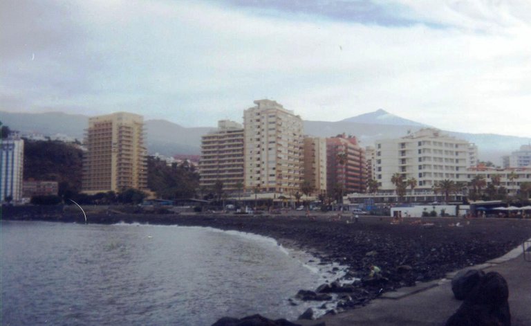 108 Puerto de La Cruz Playa de Martiánez.jpg